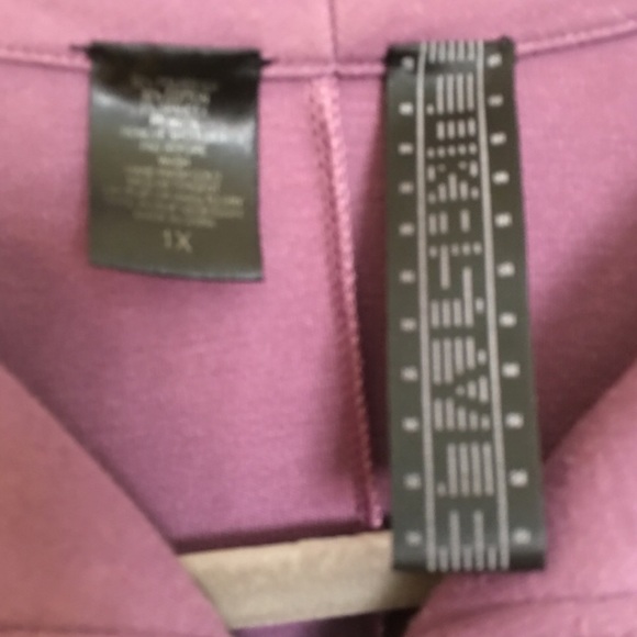 Flattering plum zipper jacket - Picture 3 of 4